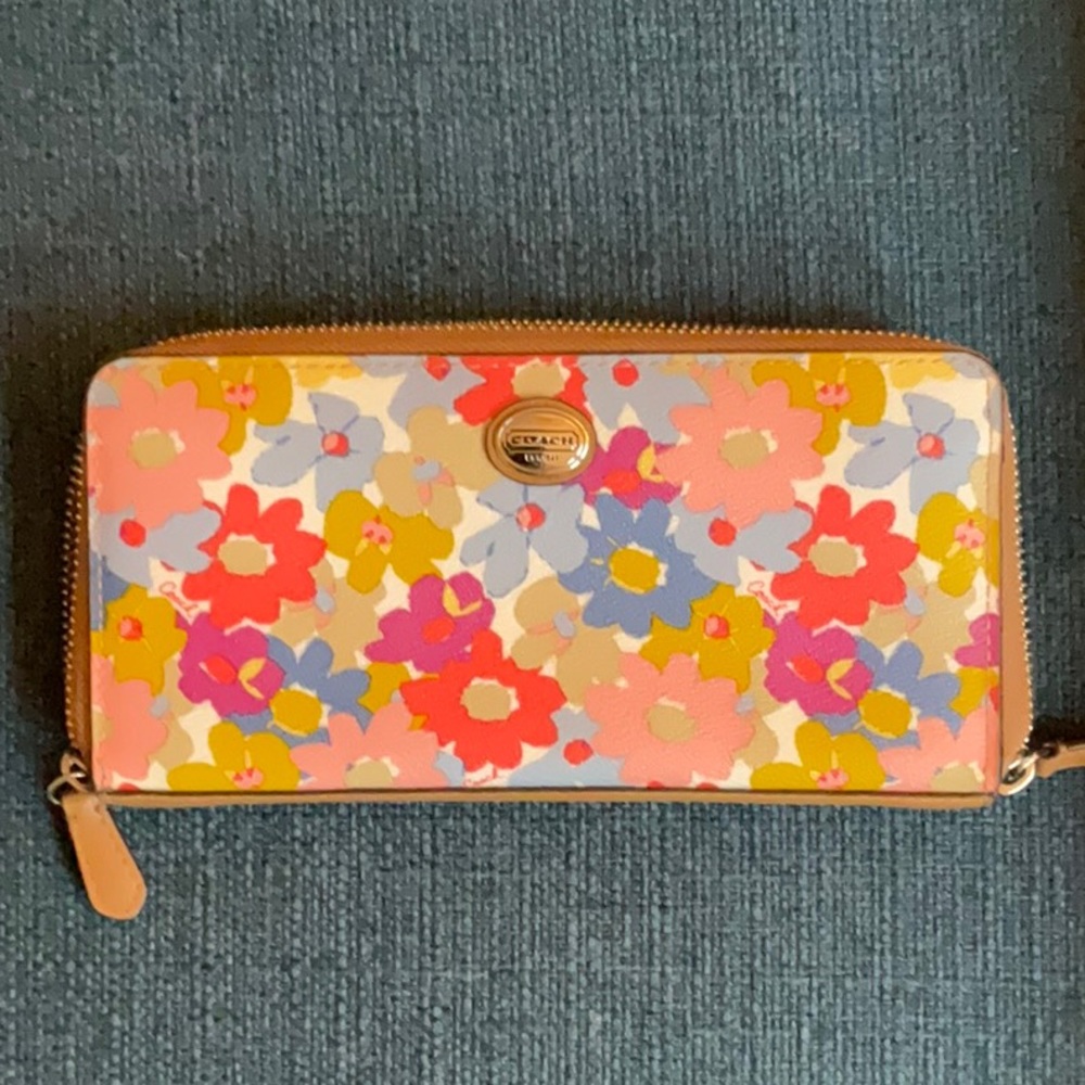 Coach single zip leather wallet